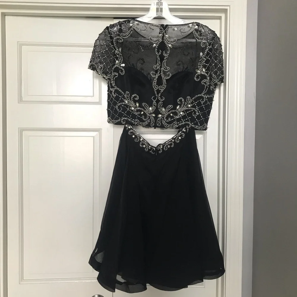 MacDougal 2 Piece Gown or Formal Dress - Picture 3 of 4
